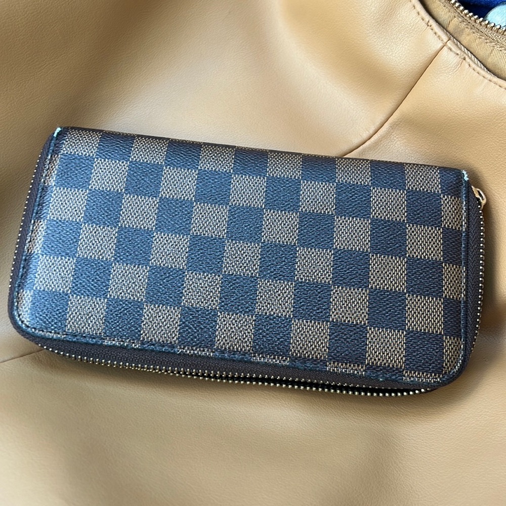 LOUIS VUITTON LOOK ALIKE WALLET